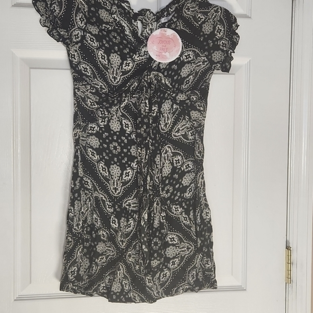 Joyous & Free NWT (boutique) flowy, ruffle‎ dress. Size 12 Black White Paisley